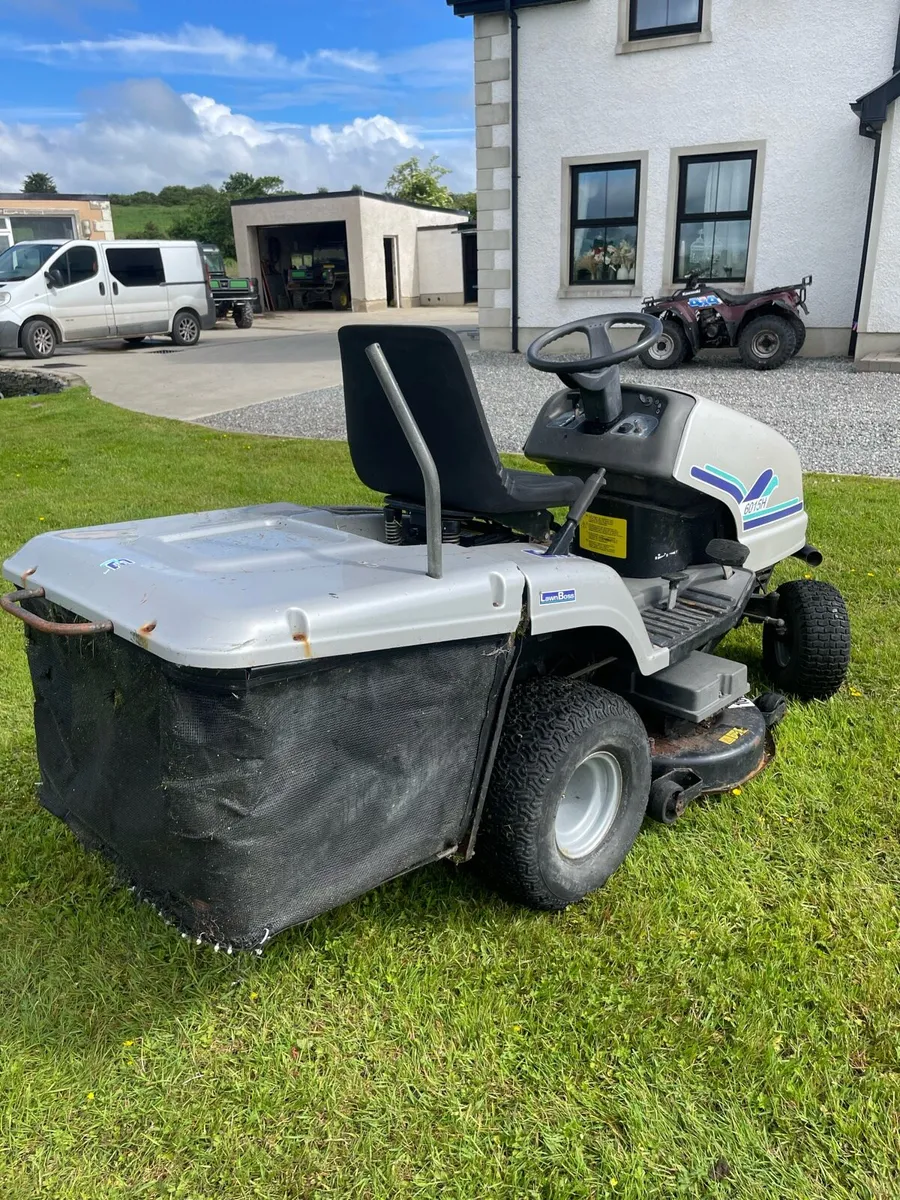 Lawn boss ride on mower - Image 3