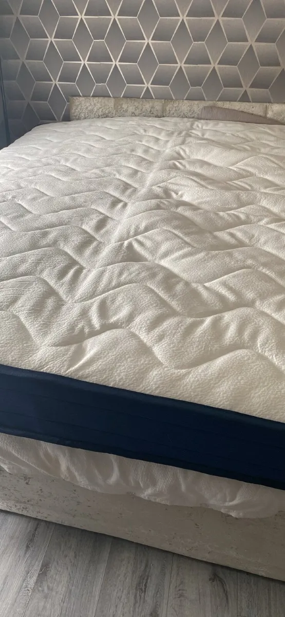 King size mattress - Image 1