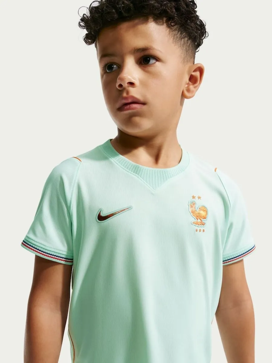 France away kids soccer kit shirt and shorts - Image 4