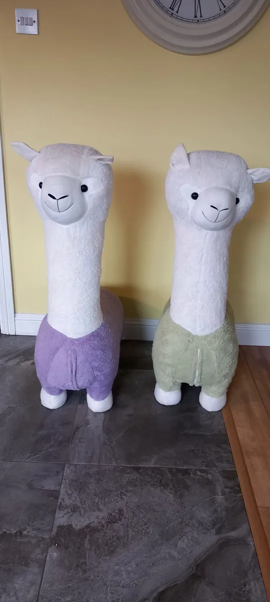 2× 3 Foot Giant LLAMAS - Image 1