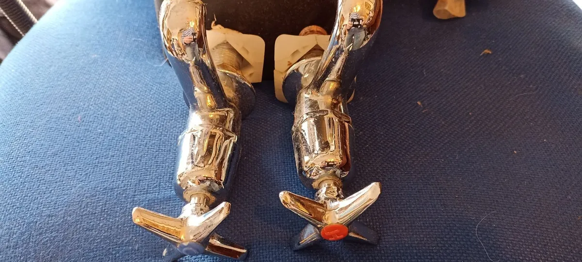 Pair of WHB Taps - Image 1