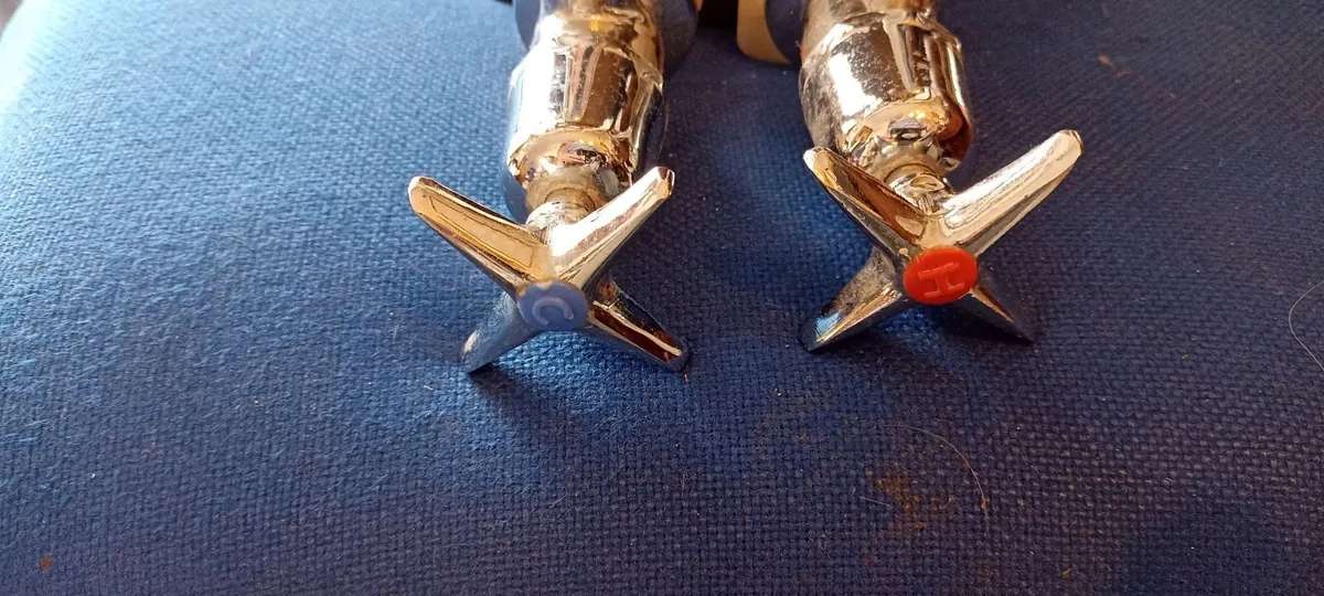 Pair of WHB Taps - Image 4