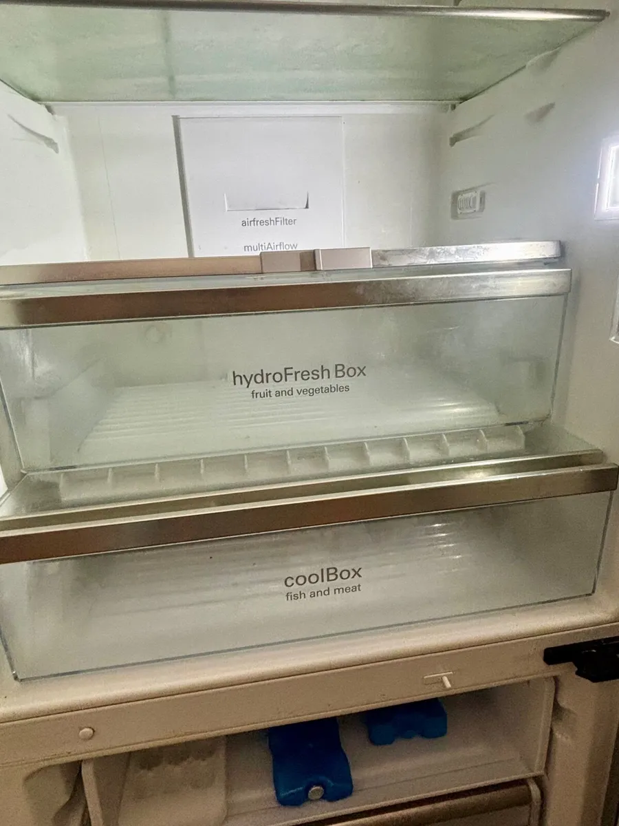 Siemens iQ700 Stainless Steel Fridge Freezer - Image 2