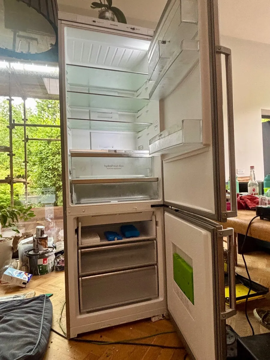 Siemens iQ700 Stainless Steel Fridge Freezer - Image 4