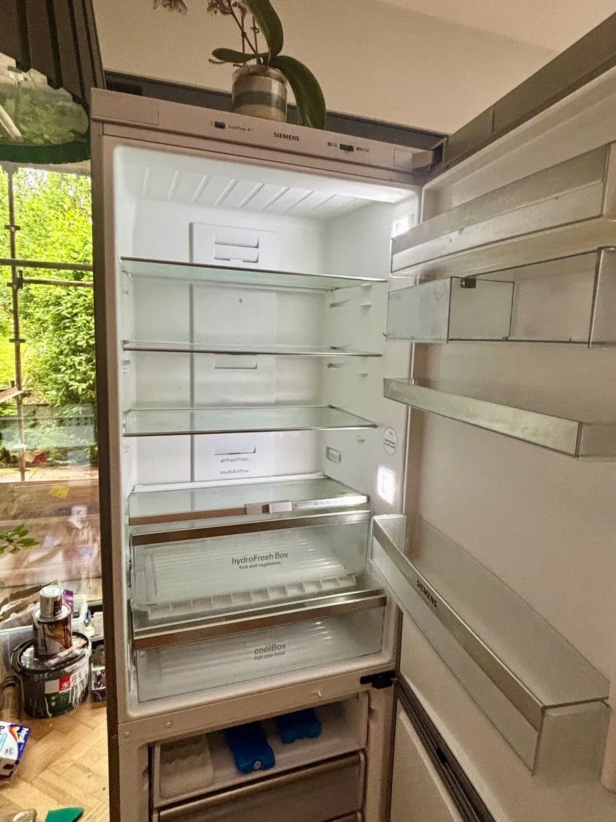 Siemens iQ700 Stainless Steel Fridge Freezer - Image 3