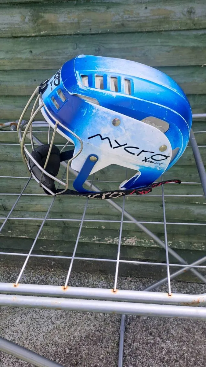 Underage hurling helmet - Image 1