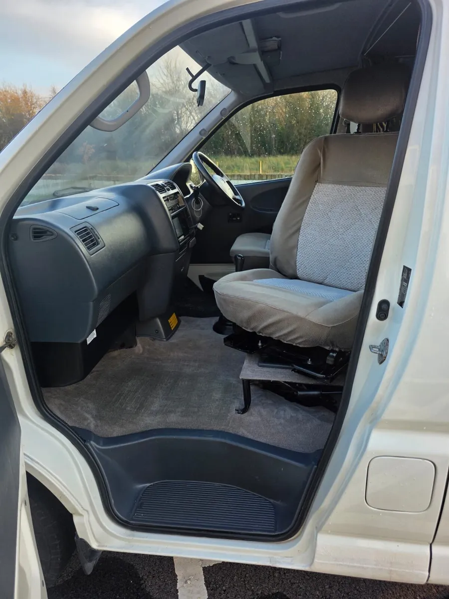 Camper van - Image 4
