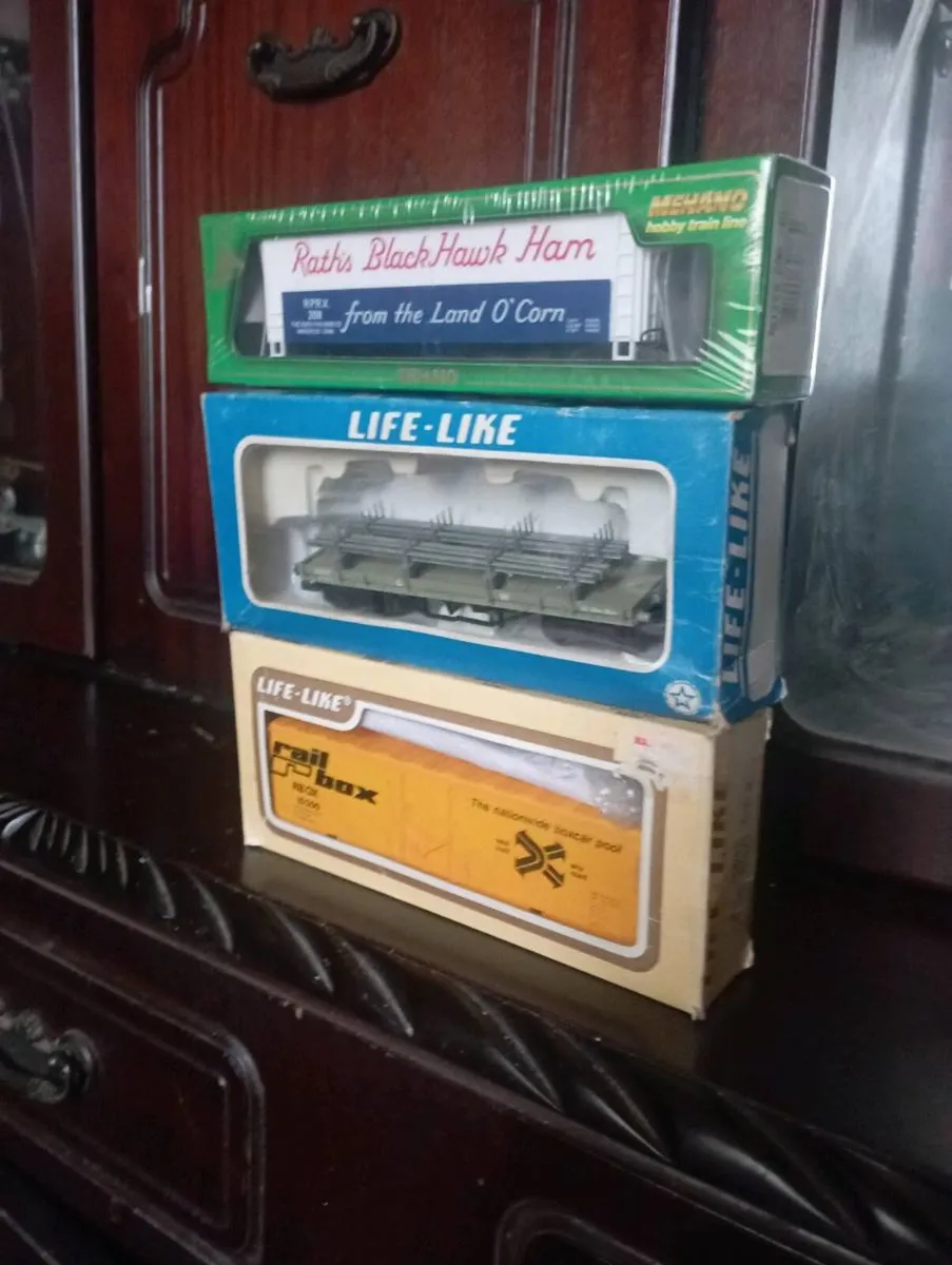 JOBLOT OF 3 VINTAGE HO SCALE LIFE-LIKE TRANE CARS - Image 1