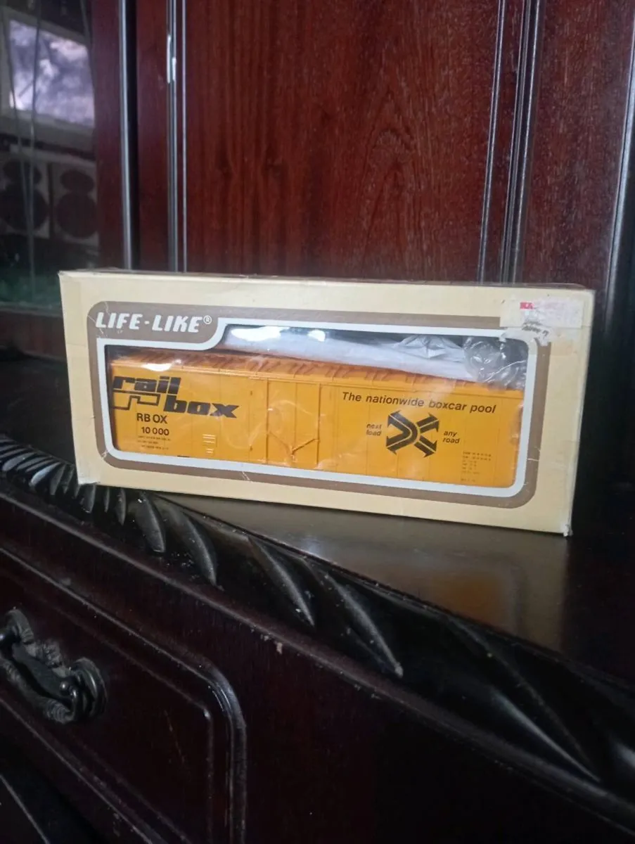 JOBLOT OF 3 VINTAGE HO SCALE LIFE-LIKE TRANE CARS - Image 2