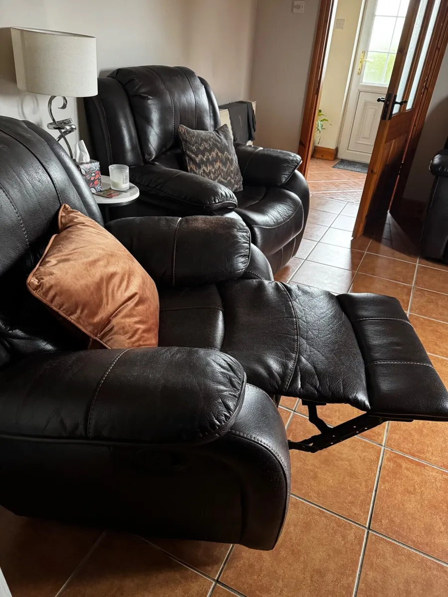 Two seater recliner and armchairs - Image 2