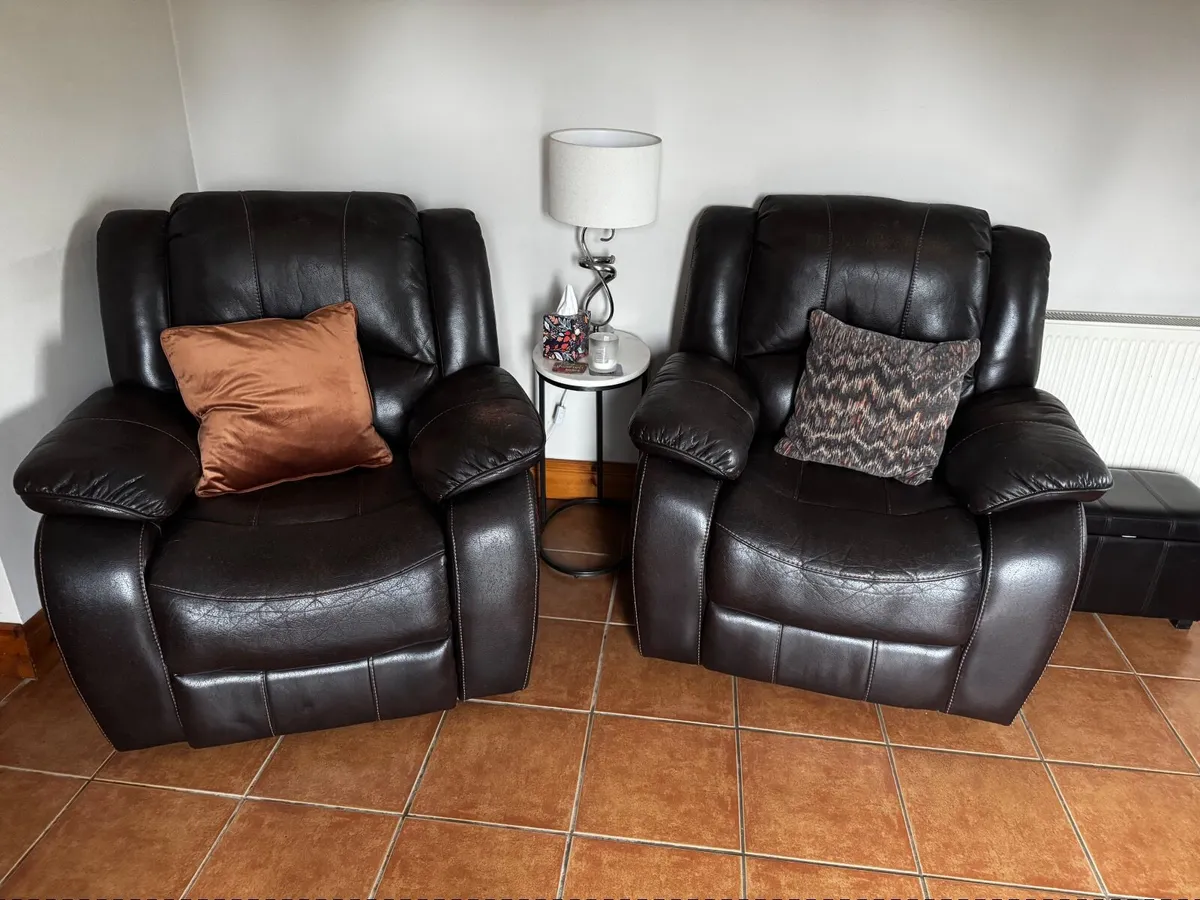 Two seater recliner and armchairs - Image 1