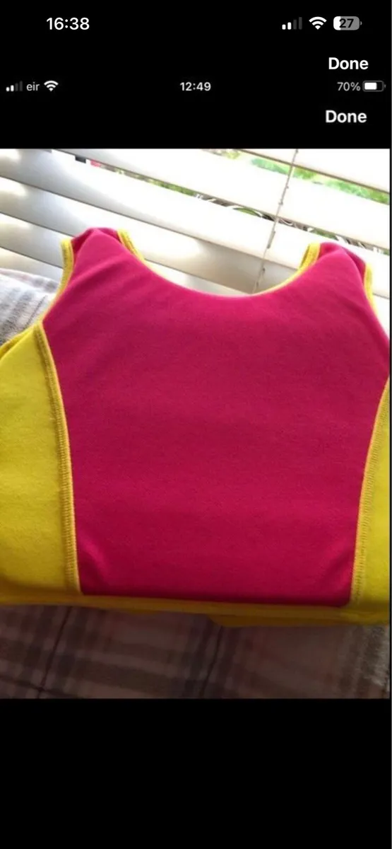 Girls life jacket age 2/3 €10 - Image 2