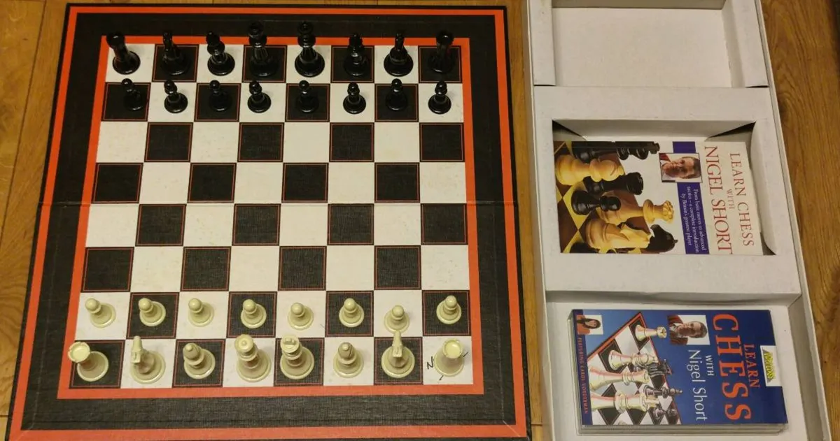 Vintage chess set - Image 1