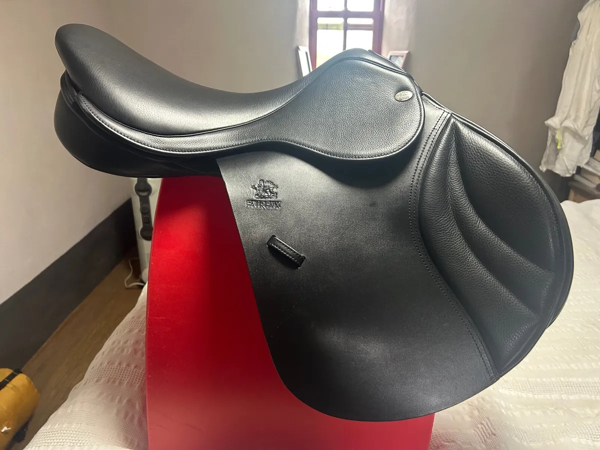 Fairfax 18” classic jump saddle - Image 1