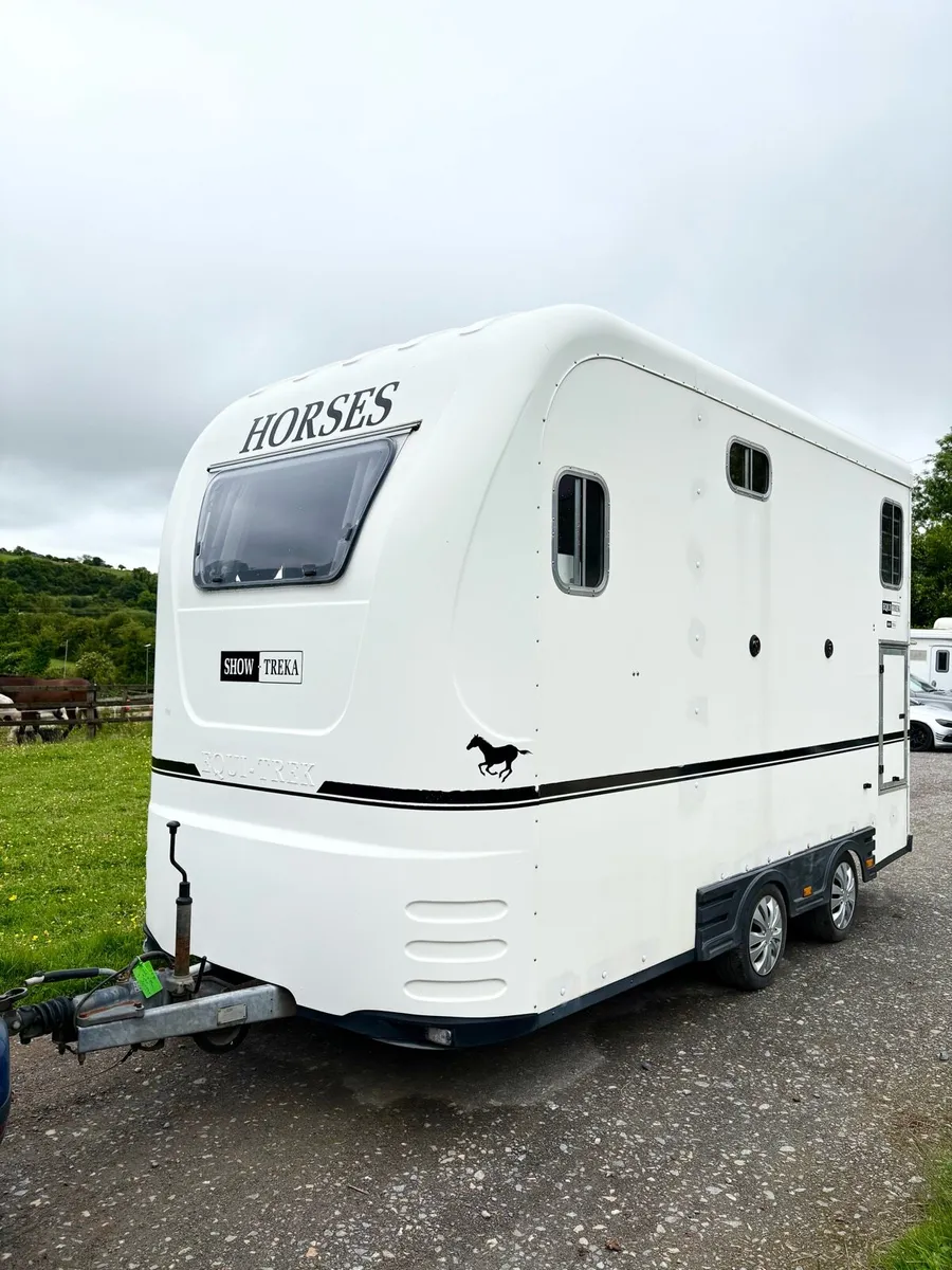 Equi-Trek Show Treka Horse Trailer With living - Image 1