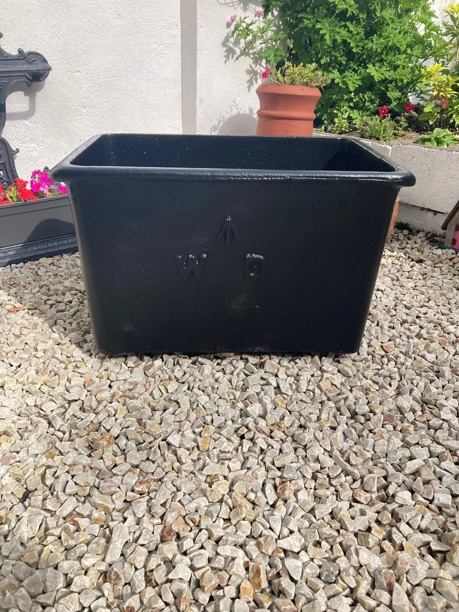 Antique army horse trough - Image 1