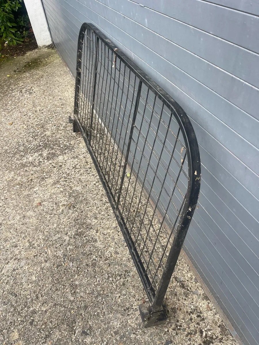Dog guard - Image 2