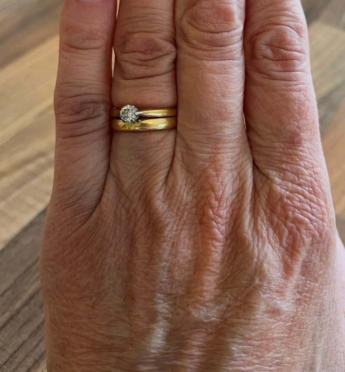 18ct Gold Womens Wedding Band / Ring - Image 1