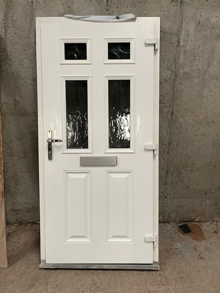 Front door - Image 2