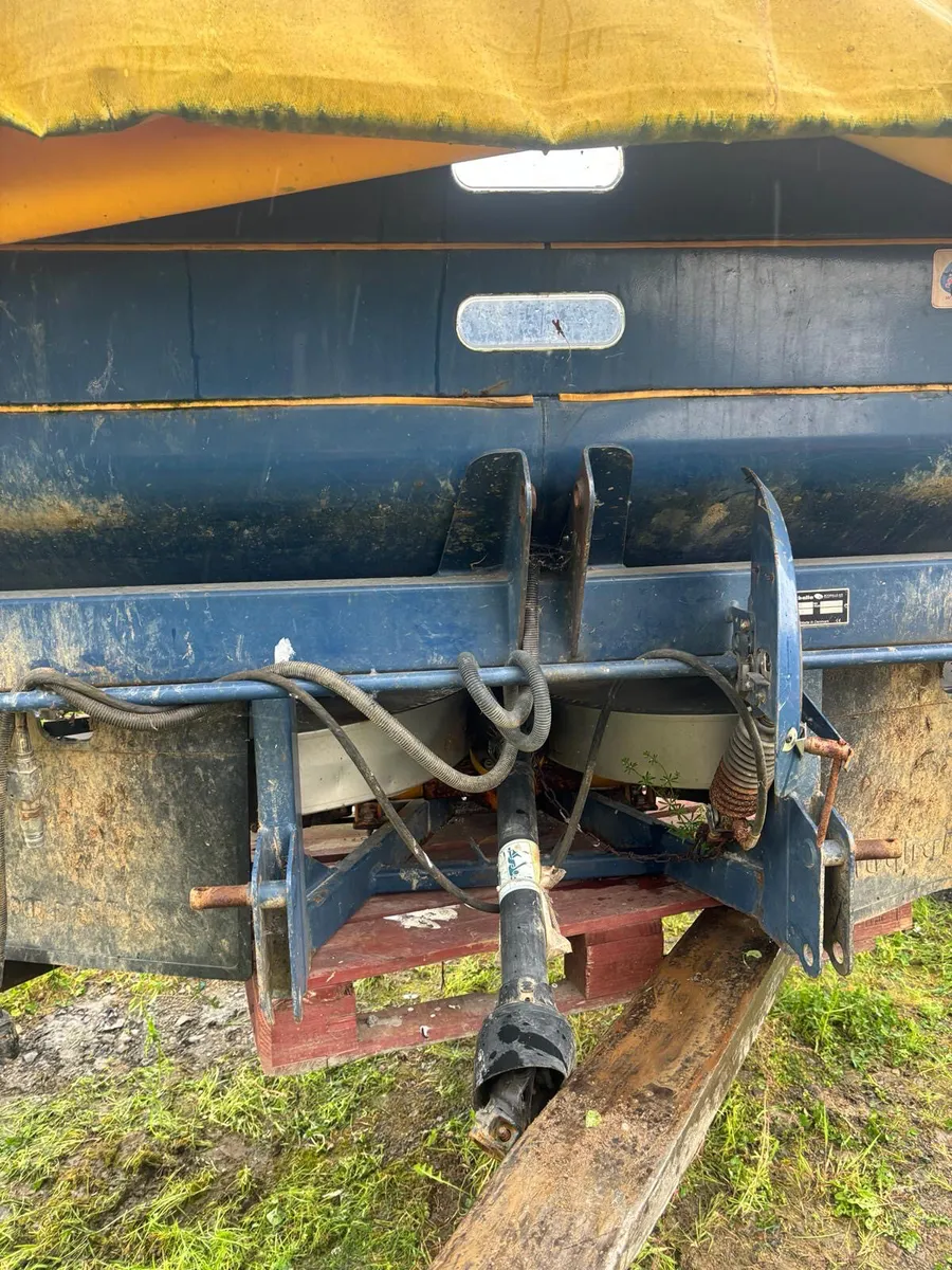 Bobble L2 Fertiliser  Spreader - Image 3