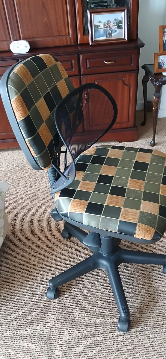 OFFICE UPHOLSTERED SWIVEL CHAIR - Image 2