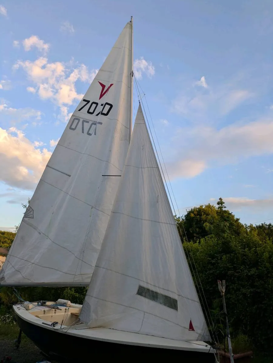 Wayfarer sailing dinghy - Image 2