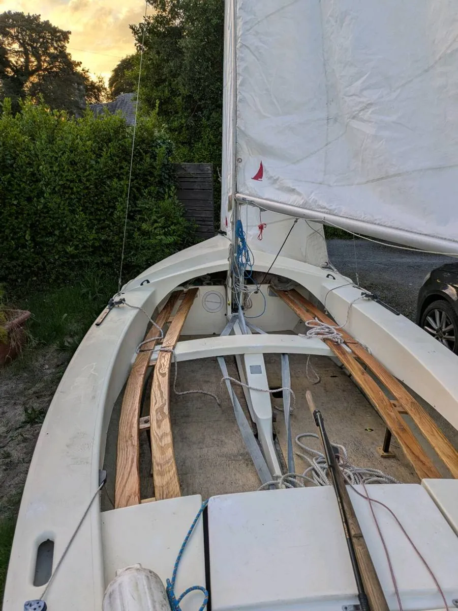 Wayfarer sailing dinghy - Image 4