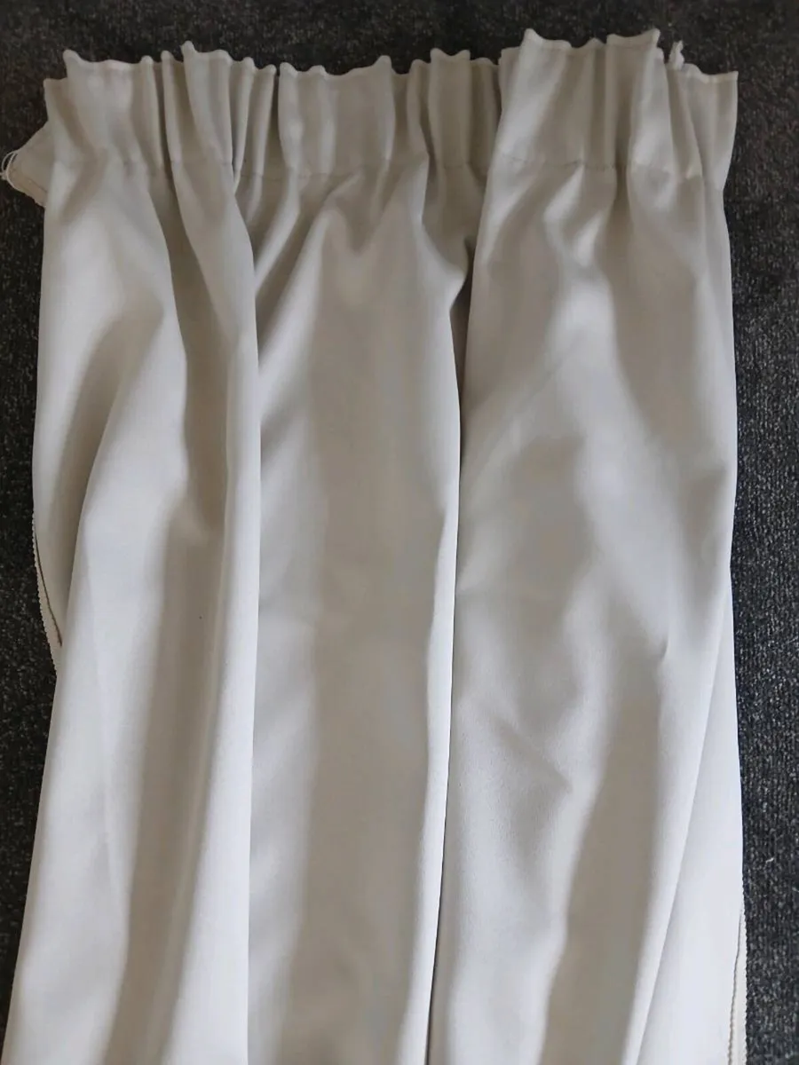 Curtains - Image 2