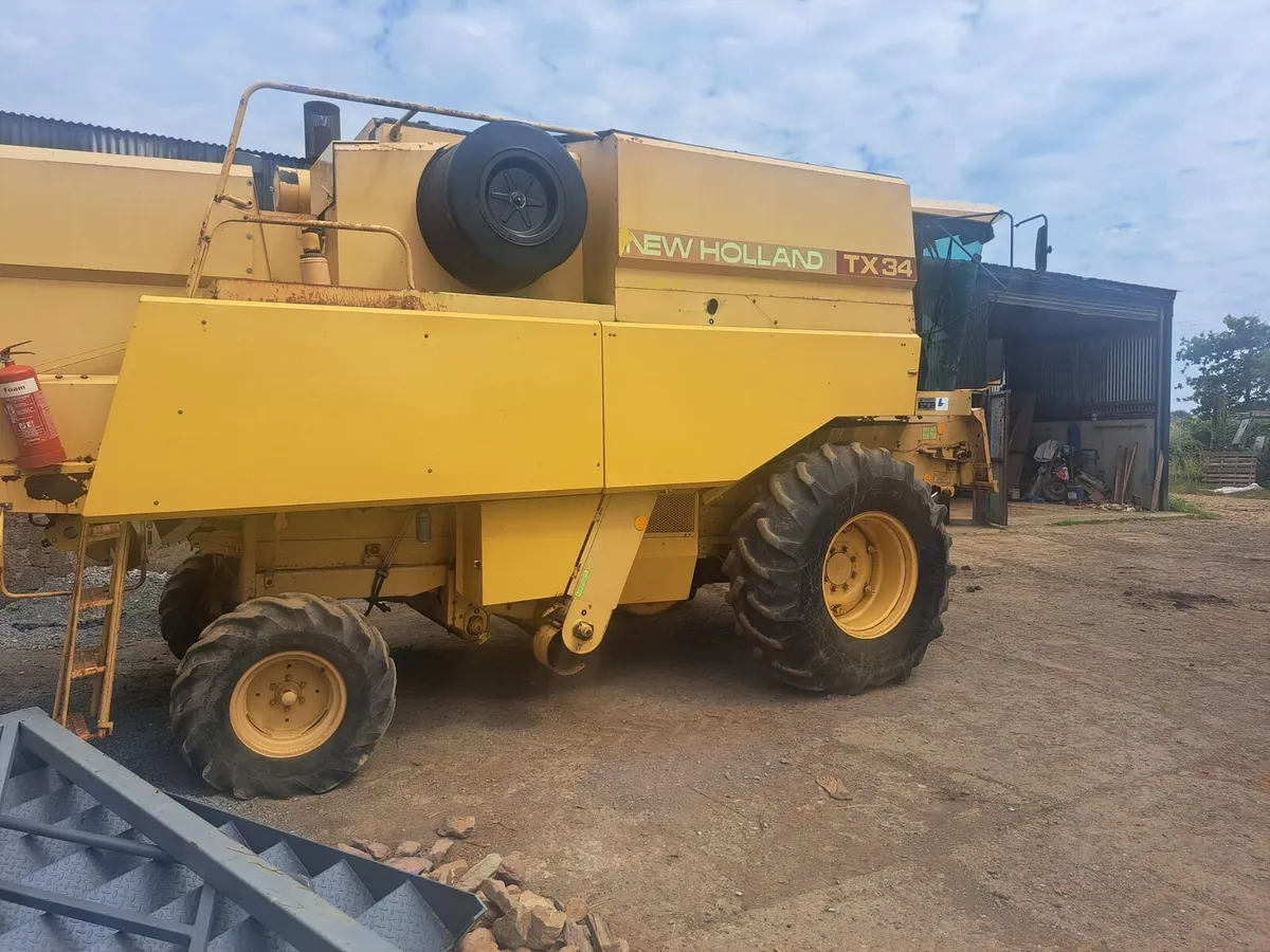 TX34 New Holland Combine - Image 1