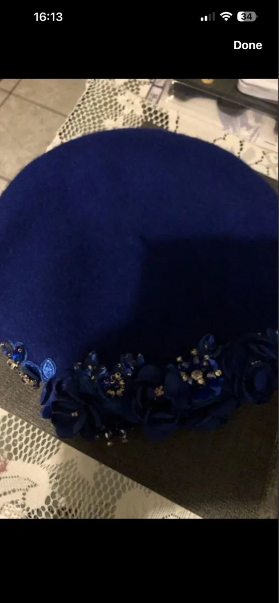 Ladies stunning hat €10 - Image 2