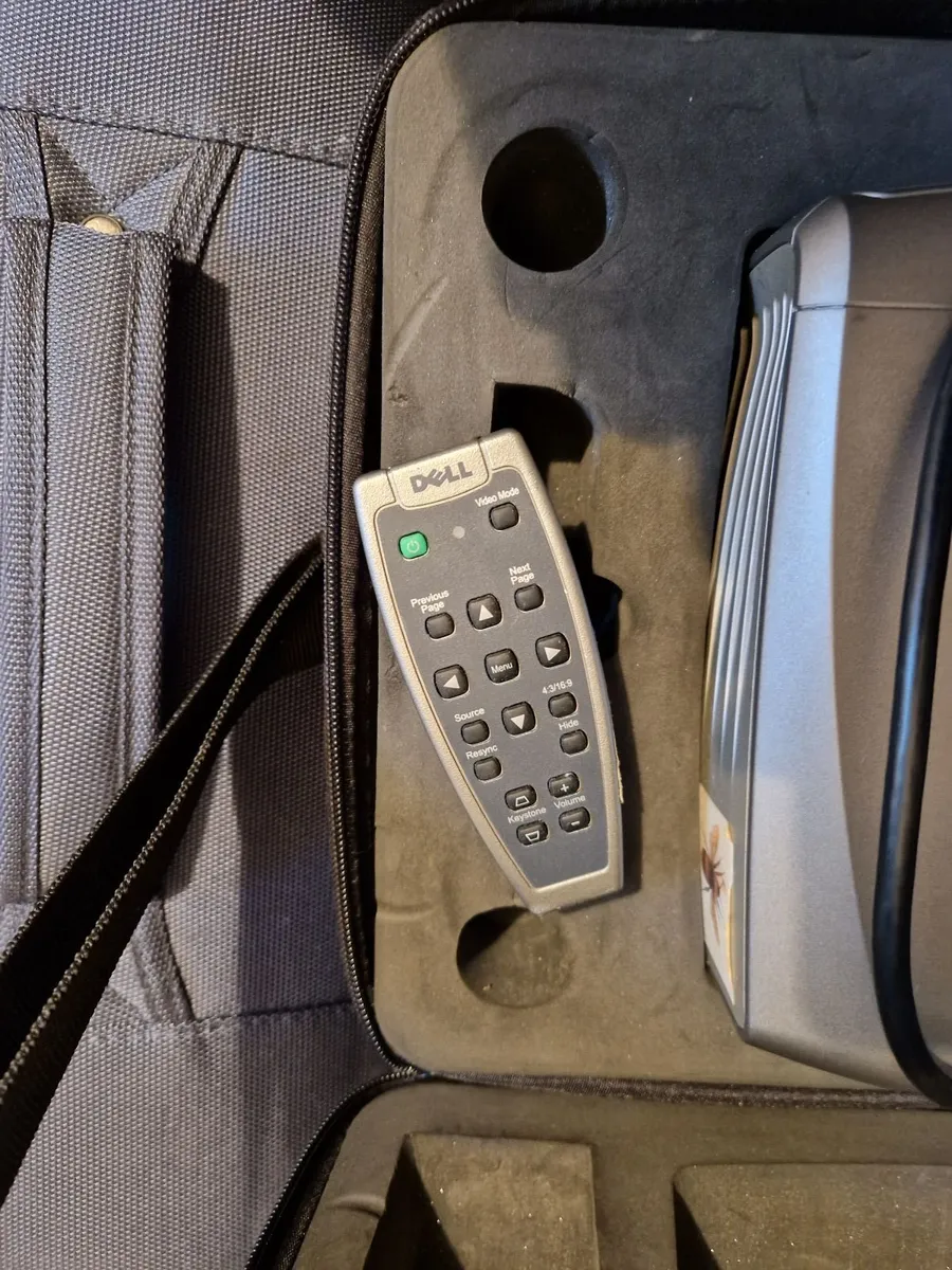 Dell Projector in Lovely Leather Case with Manual - Image 4