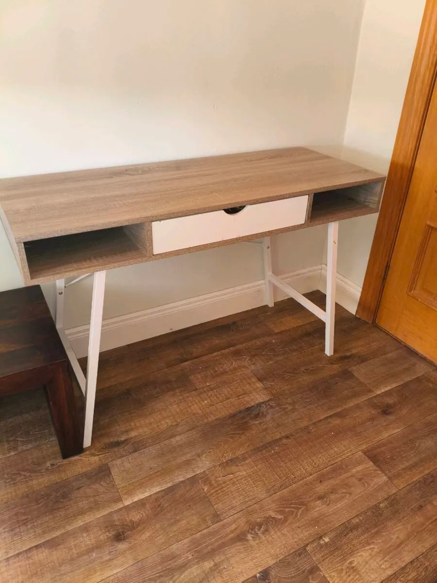 New desk, ready to go 45 euro