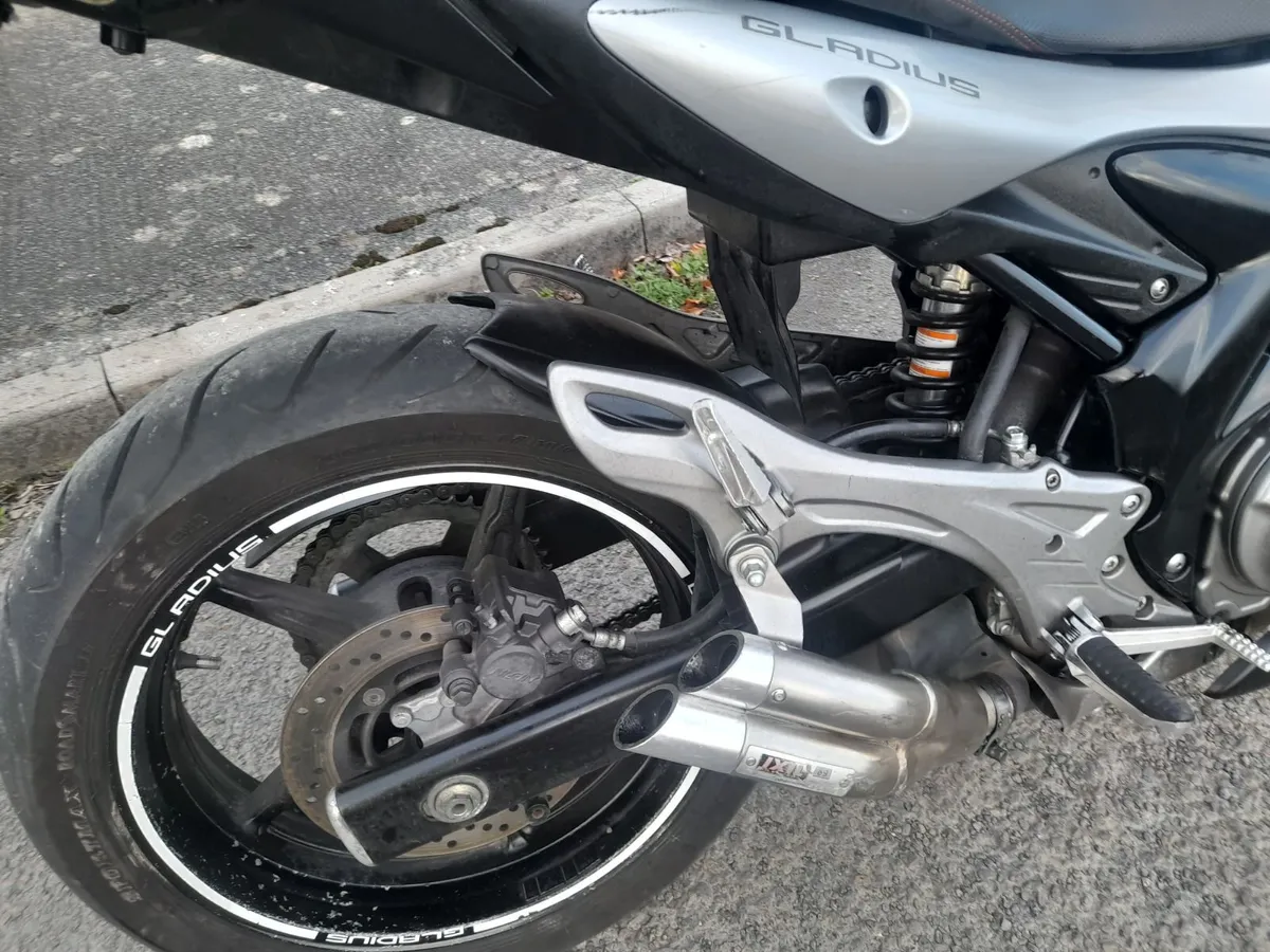 Suzuki Gladius 2013  SFV 650  SV - Image 4
