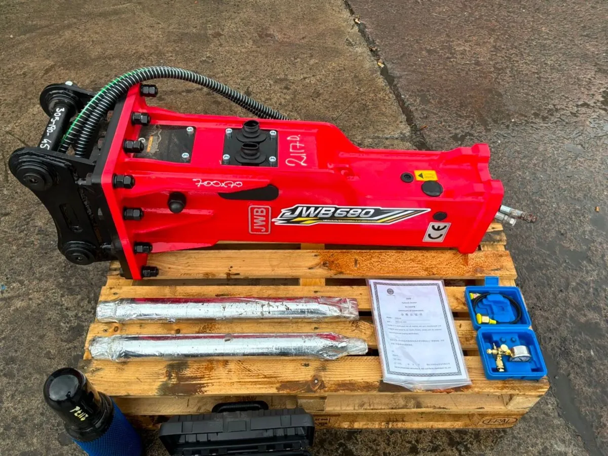 Unused JWB 680 hammer / breaker.....45mm pins..... - Image 3