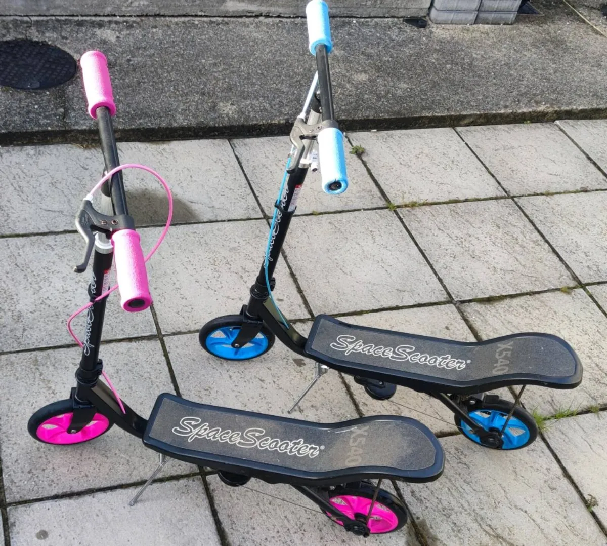 Pair of push scooters - Image 1