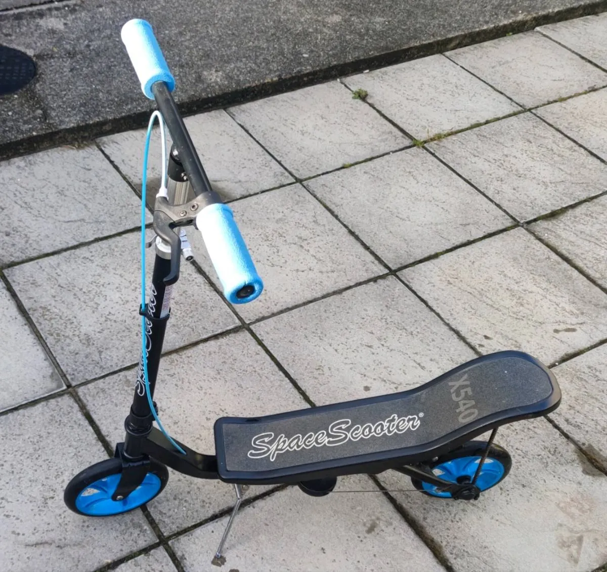 Pair of push scooters - Image 3