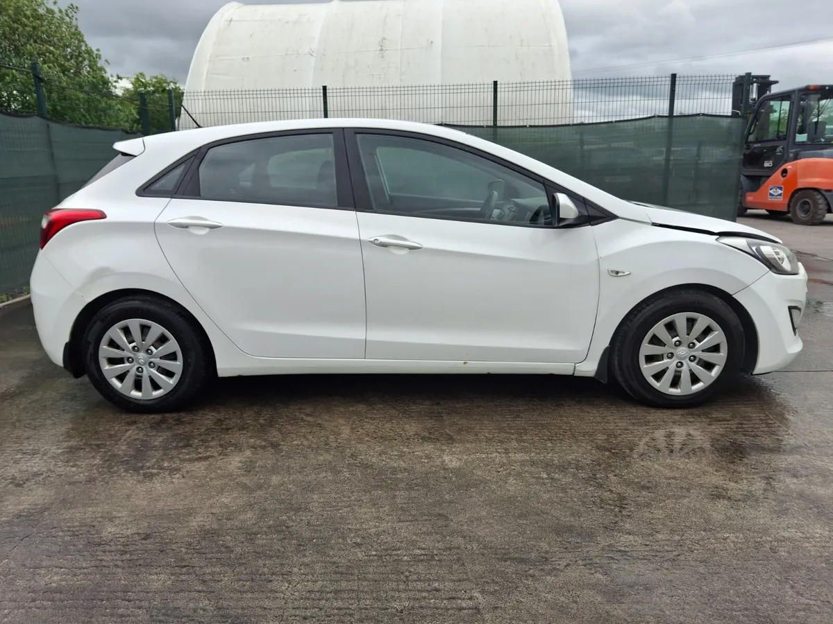 2015 Hyundai i30  Classic  1.4 Diesel - Image 4
