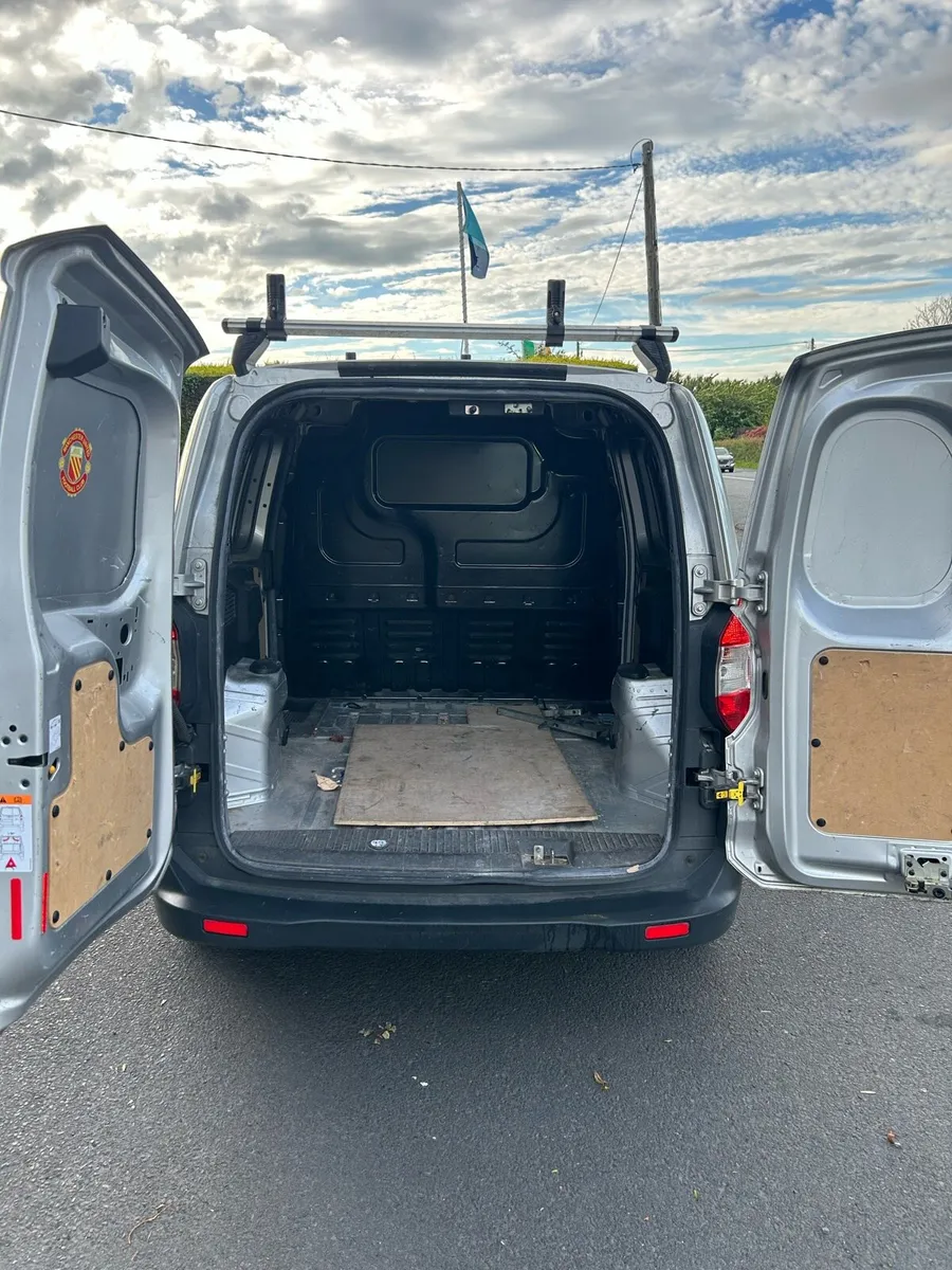 2018 ford transit courier - Image 4