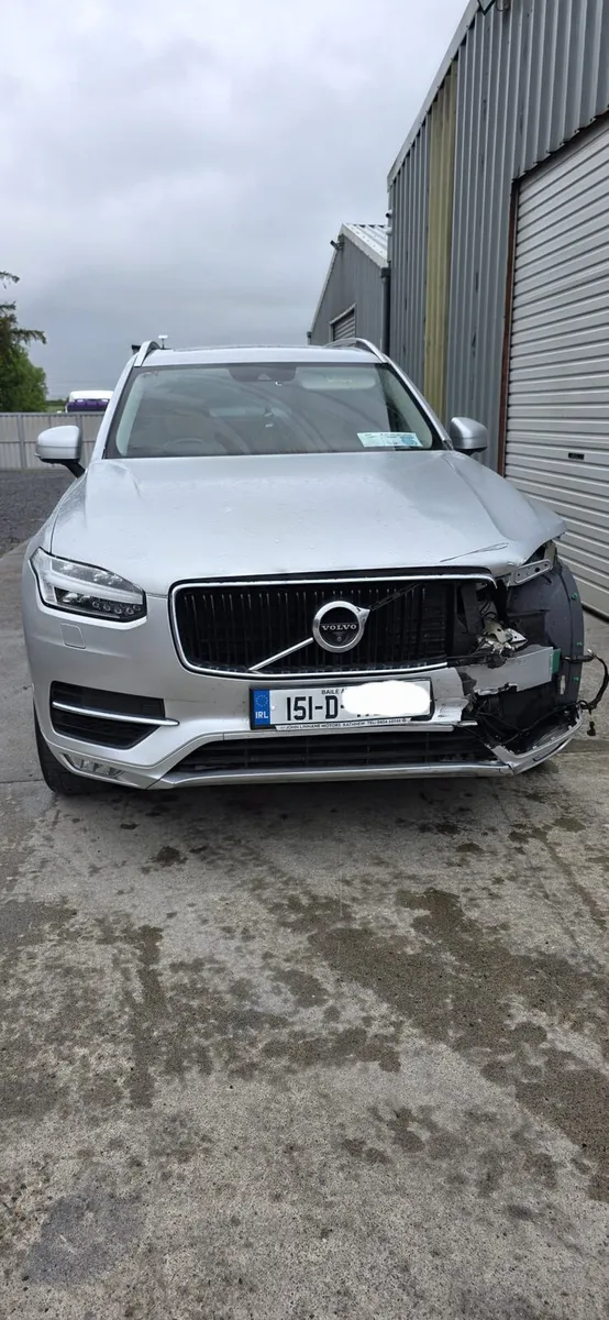 151 VOLVO XC90 T6 MOMENTUM - Image 2