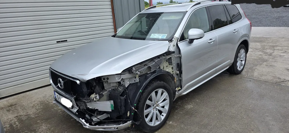 151 VOLVO XC90 T6 MOMENTUM - Image 3