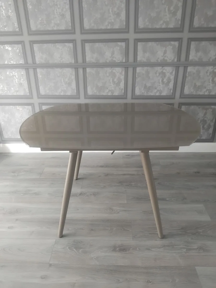 Dining table - Image 2