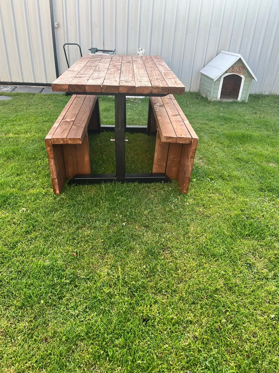 Picnic bench - Image 1