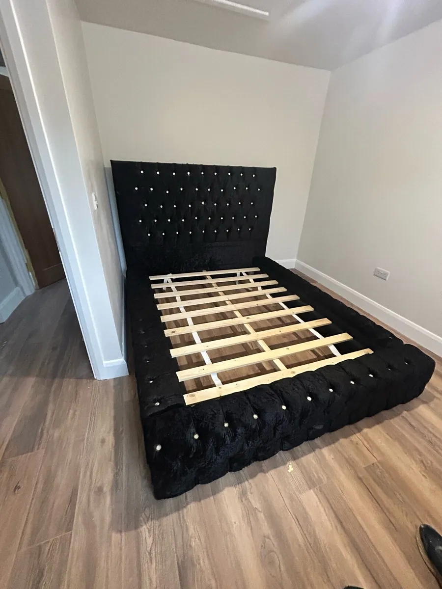 Double bed - Image 1