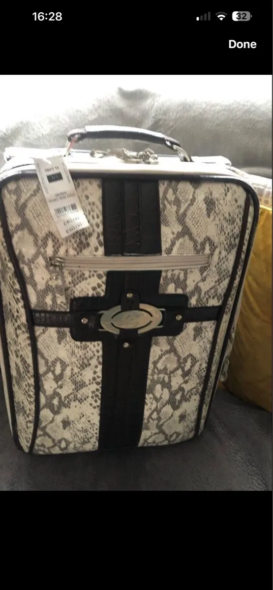 New suit case €30 small 21” - Image 4