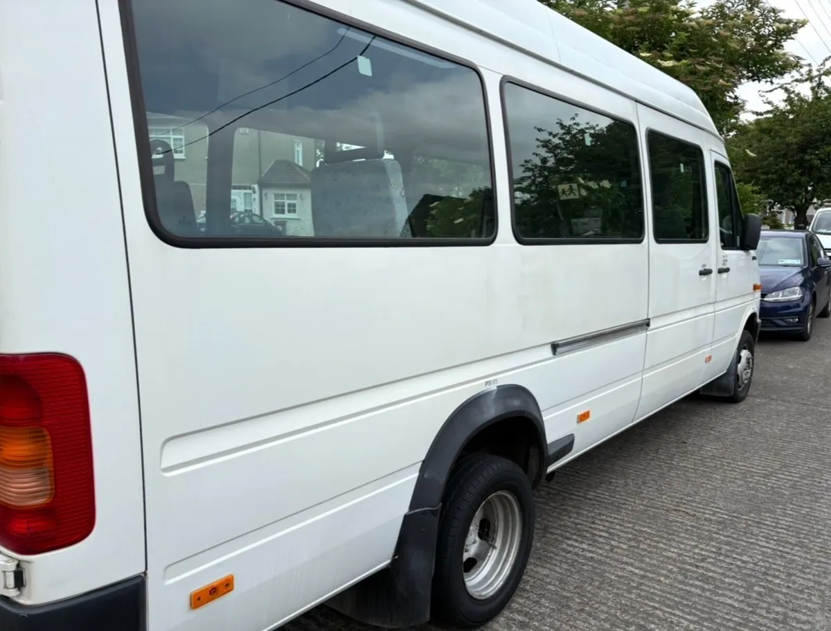Mini bus - Image 3