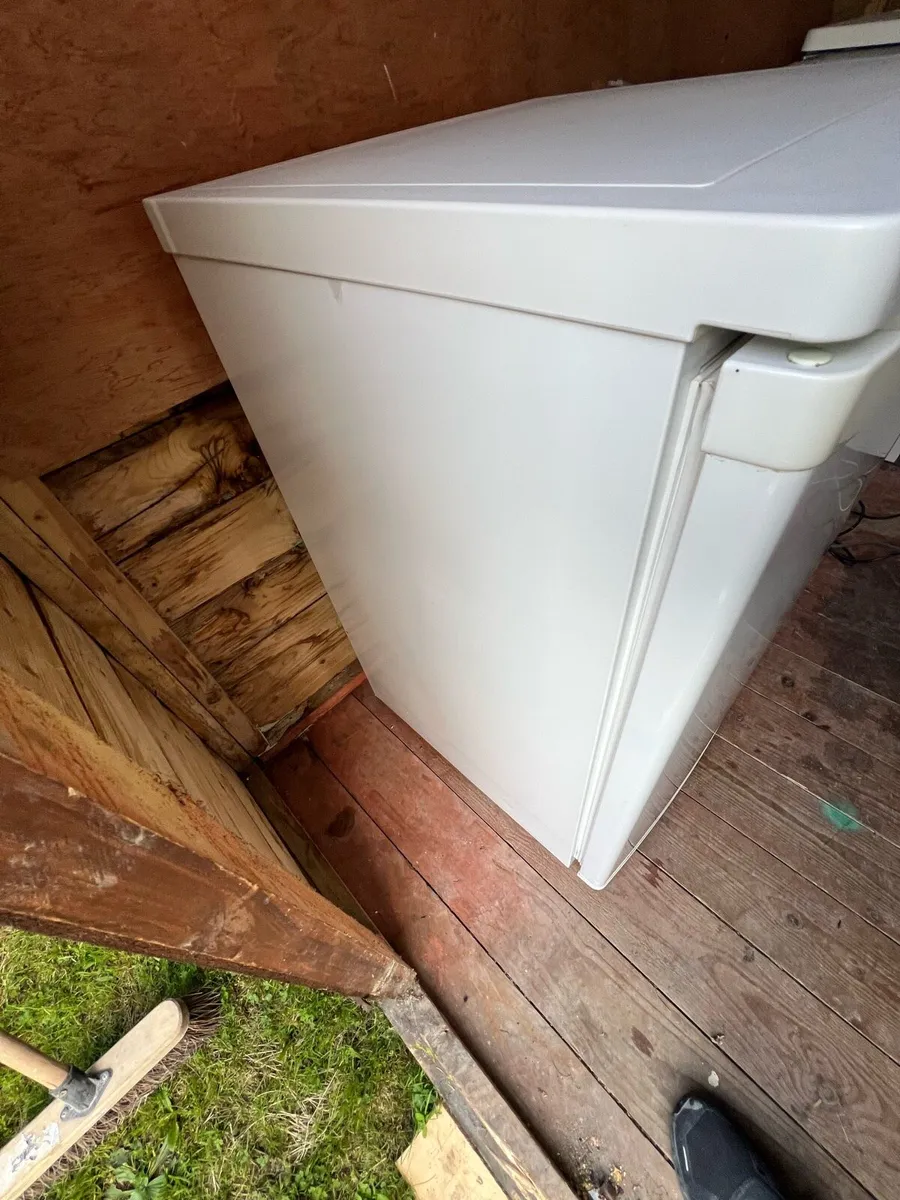 Whirlpool fridge - Image 2
