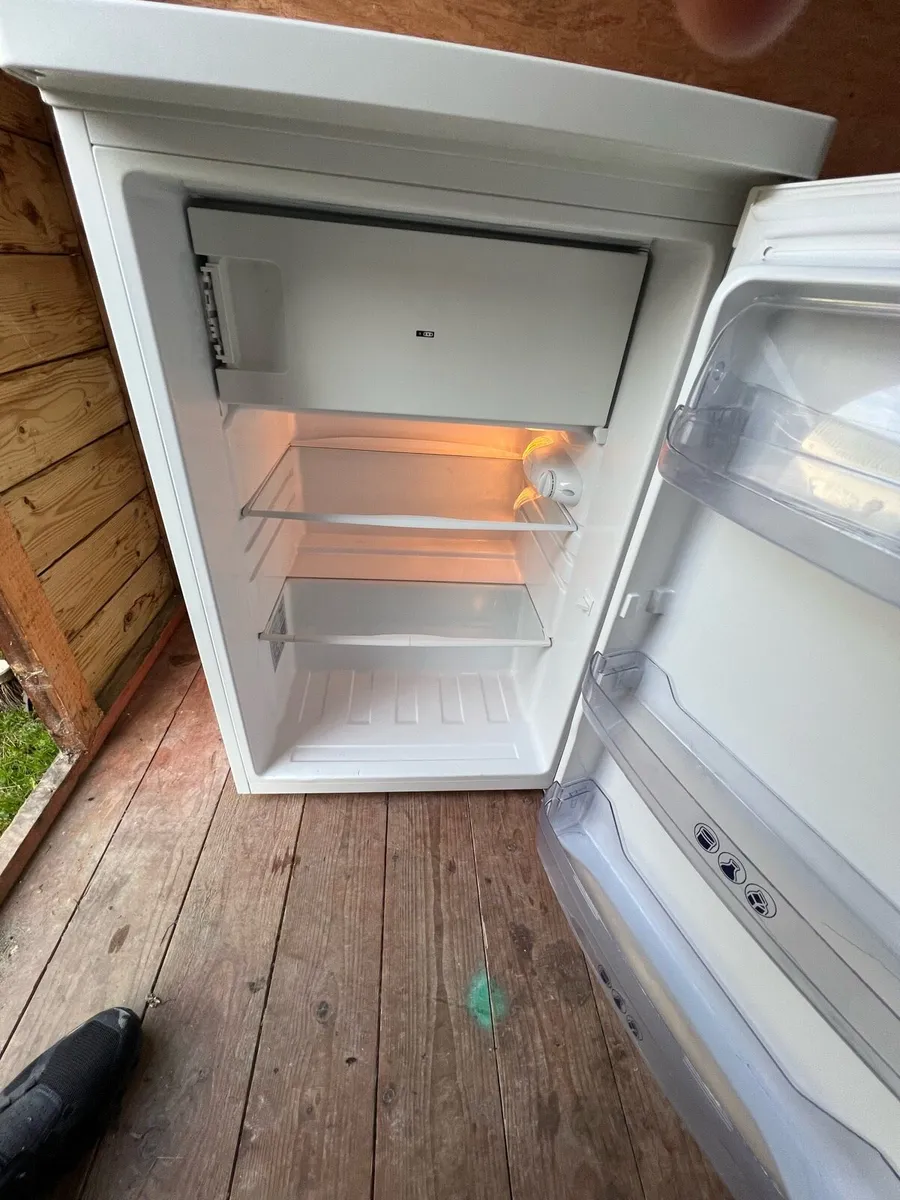 Whirlpool fridge - Image 4