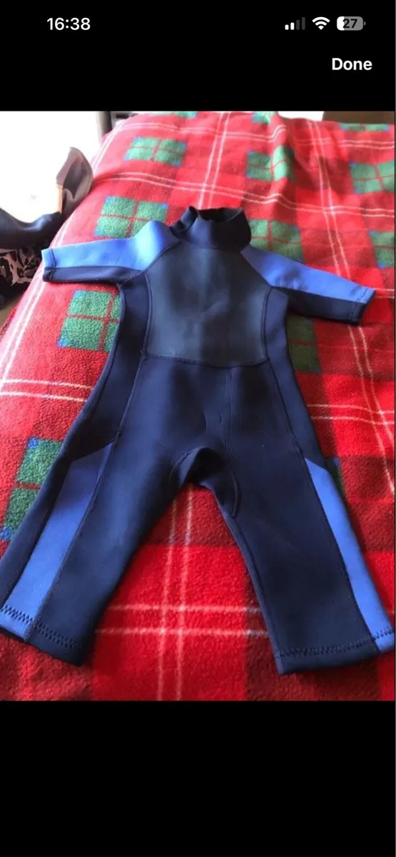 Boys wetsuit age 5 €10 - Image 1