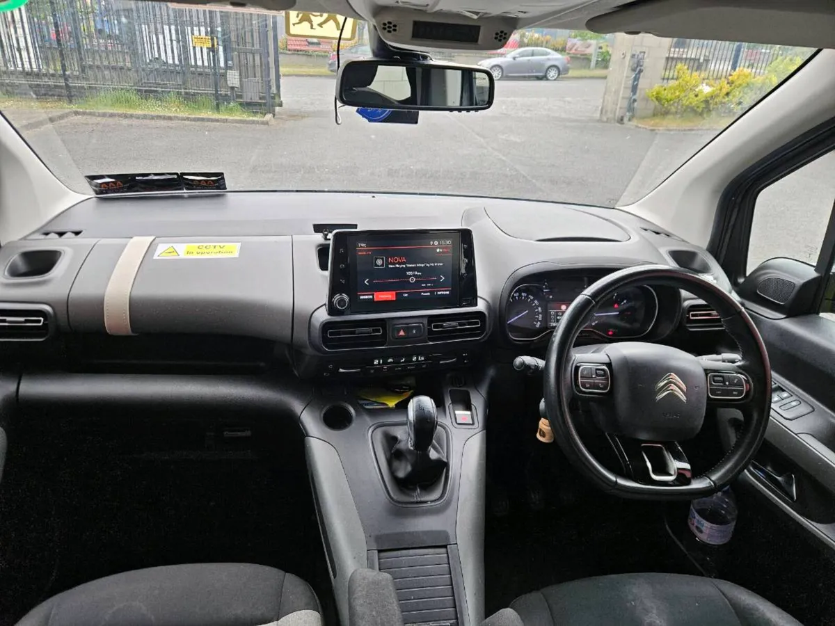 Taxi for rent - Image 3