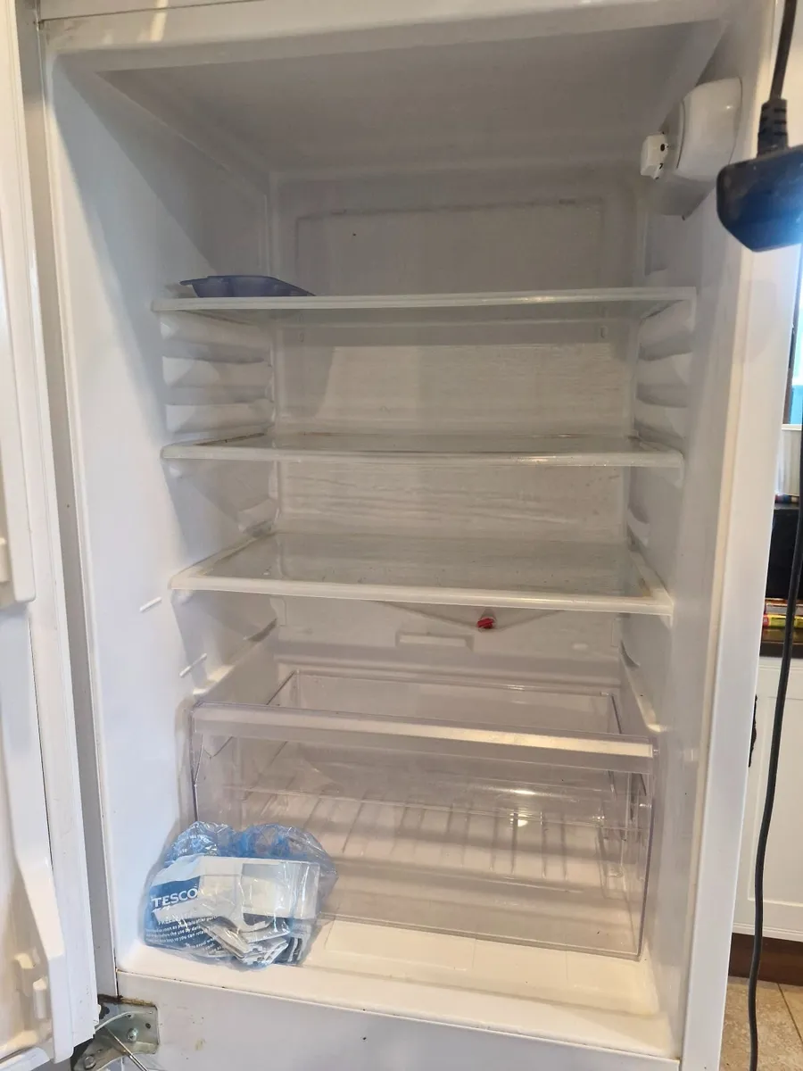 Intregrated Fridge Freezer - Whirlpool - Image 3